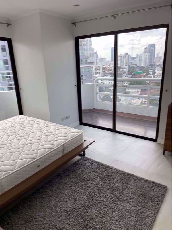 Picture of 3 bed Condo in Richmond Palace Khlong Tan Nuea Sub District C016175