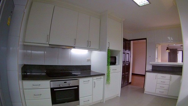 Picture of 3 bed Condo in Richmond Palace Khlong Tan Nuea Sub District C016260