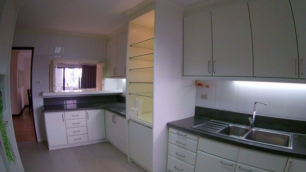 Picture of 3 bed Condo in Richmond Palace Khlong Tan Nuea Sub District C016260