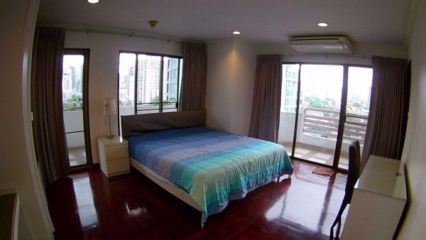 Picture of 3 bed Condo in Richmond Palace Khlong Tan Nuea Sub District C016260