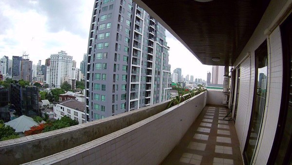 Picture of 3 bed Condo in Richmond Palace Khlong Tan Nuea Sub District C016260