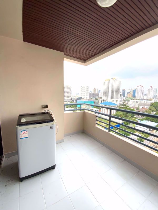 Picture of 2 bed Condo in Acadamia Grand Tower Khlong Tan Nuea Sub District C016291