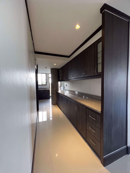 Picture of 3 bed Condo in PR Court Khlong Tan Nuea Sub District C016490