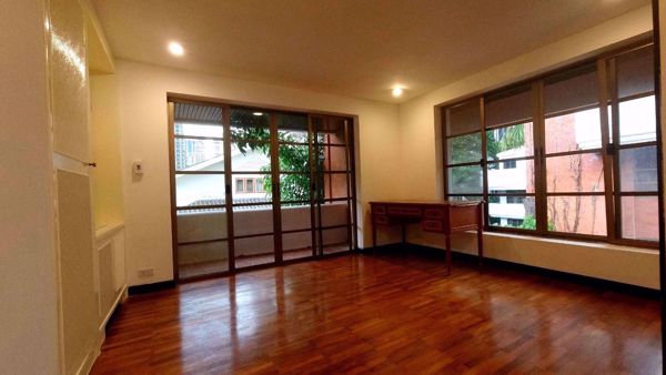 รูปภาพ 4 bed House  Lumphini Sub District H016551