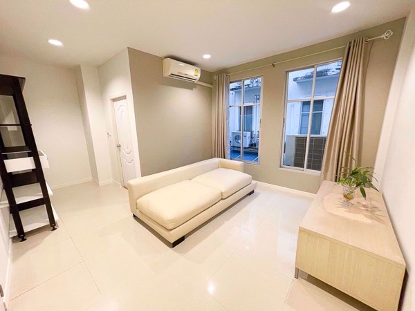 รูปภาพ 4 bed House in Baan Klang Krung Grande Vienna Rama 3  Bangphongphang Sub District H016568