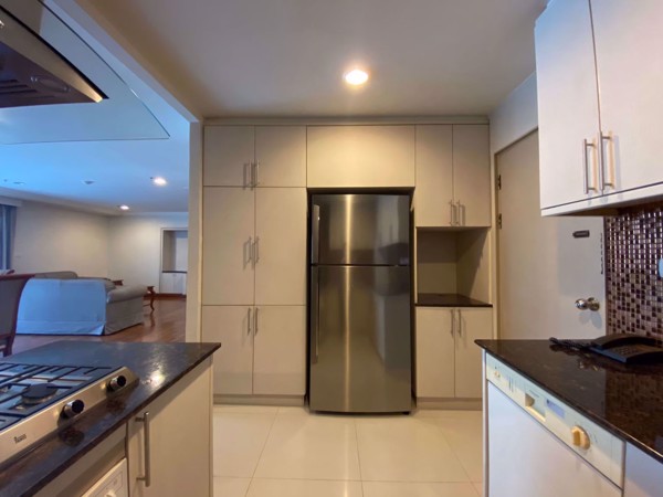 Picture of 3 bed Condo in GP Grande Tower Khlong Toei Nuea Sub District C016573