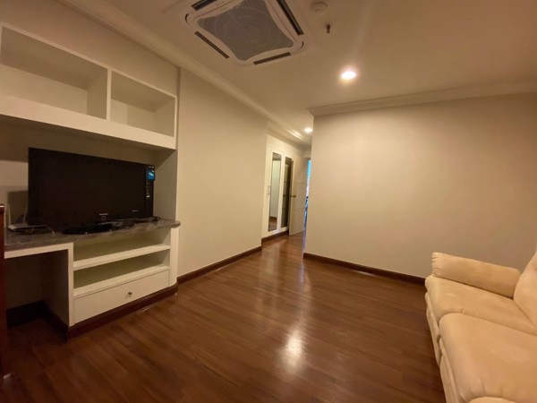 Picture of 3 bed Condo in GP Grande Tower Khlong Toei Nuea Sub District C016573