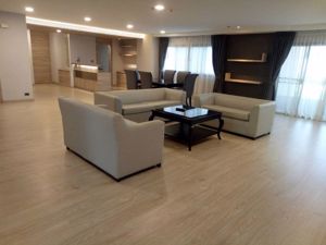 Picture of 3 bed Condo in GP Grande Tower Khlong Toei Nuea Sub District C016574