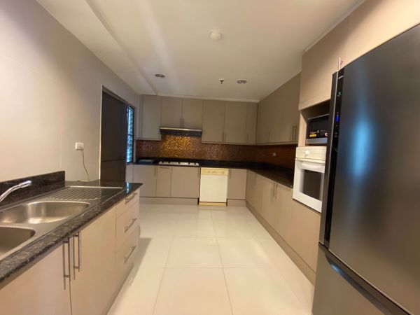 Picture of 3 bed Condo in GP Grande Tower Khlong Toei Nuea Sub District C016575