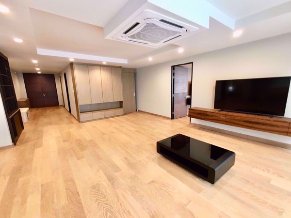 Picture of 4 bed Condo in Avenue 61 Khlong Tan Nuea Sub District C016580