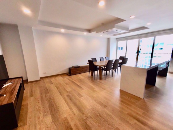 Picture of 4 bed Condo in Avenue 61 Khlong Tan Nuea Sub District C016580