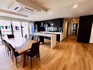 รูปภาพ 4 ห้องนอน Condo ในโครงการ Avenue 61 Khlong Tan Nuea Sub District C016580