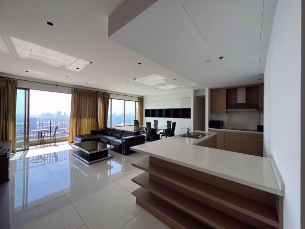 Picture of 3 bed Condo in The Emporio Place Khlongtan Sub District C016655