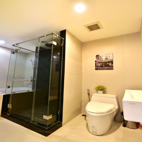 Picture of 1 bed Condo in The Crest Sukhumvit 24 Khlongtan Sub District C016671