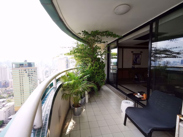 Picture of 3 bed Condo in Las Colinas Khlong Toei Nuea Sub District C017137