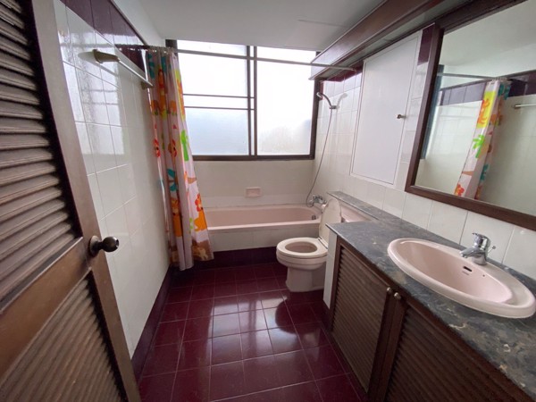 Picture of 2 bed Condo in Supalai Place Condominium Khlong Tan Nuea Sub District C017201