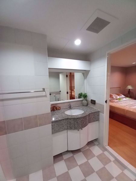 Picture of 2 bed Condo in Baan Chan Khlong Tan Nuea Sub District C017208