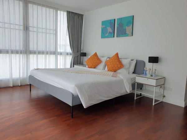 Picture of 4 bed Condo in Sathorn Gallery Residences Bang Rak District C017254