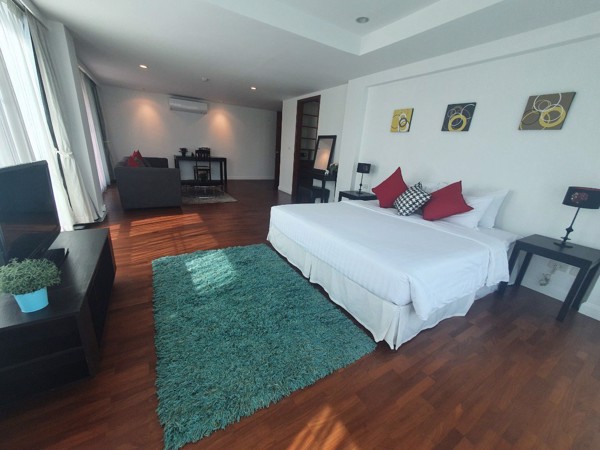 Picture of 4 bed Condo in Sathorn Gallery Residences Bang Rak District C017255