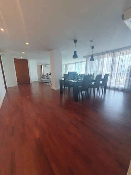 Picture of 4 bed Condo in Sathorn Gallery Residences Bang Rak District C017255