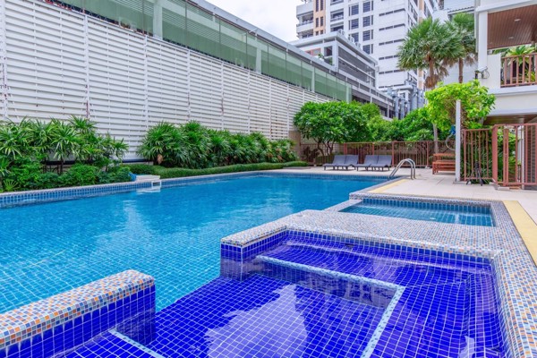 Picture of 4 bed Condo in Sathorn Gallery Residences Bang Rak District C017255