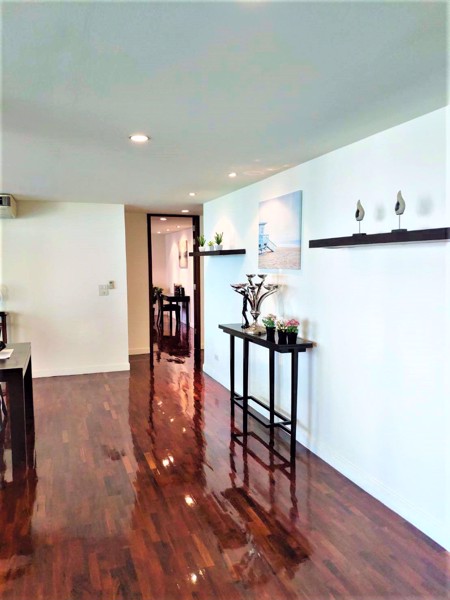 Picture of 3 bed Condo in Sathorn Gallery Residences Bang Rak District C017256