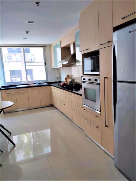 Picture of 3 bed Condo in Sathorn Gallery Residences Bang Rak District C017257