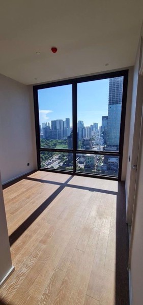 Picture of 3 bed Condo in MUNIQ Langsuan Pathum Wan District C017456