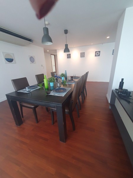 Picture of 4 bed Condo in Sathorn Gallery Residences Bang Rak District C017542