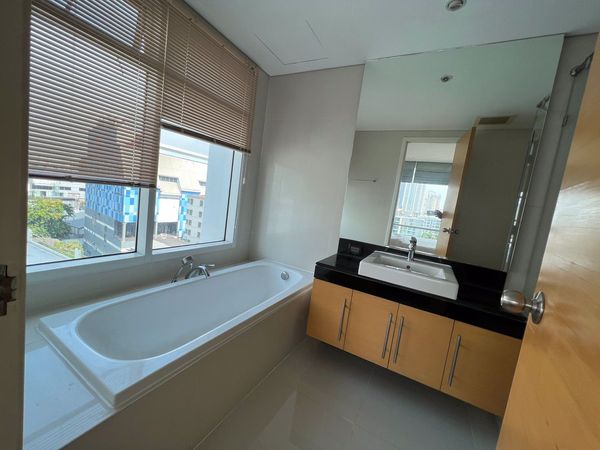 Picture of 2 bed Condo in Fullerton Sukhumvit Khlongtoei Sub District C017638