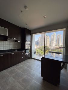 Picture of 4 bed Condo in Baan Thirapa Thungmahamek Sub District C017642