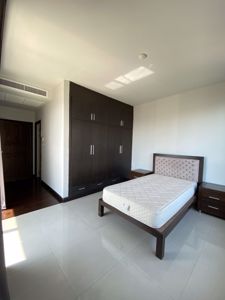 Picture of 4 bed Condo in Baan Thirapa Thungmahamek Sub District C017642