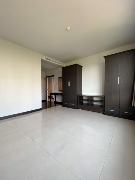 รูปภาพ 4 ห้องนอน Condo ในโครงการ Baan Thirapa Thungmahamek Sub District C017642