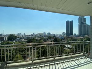 Picture of 4 bed Condo in Baan Thirapa Thungmahamek Sub District C017642