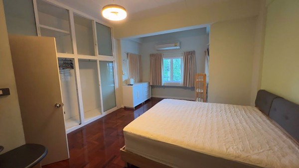 รูปภาพ 4 bed House  Bangkok H017674