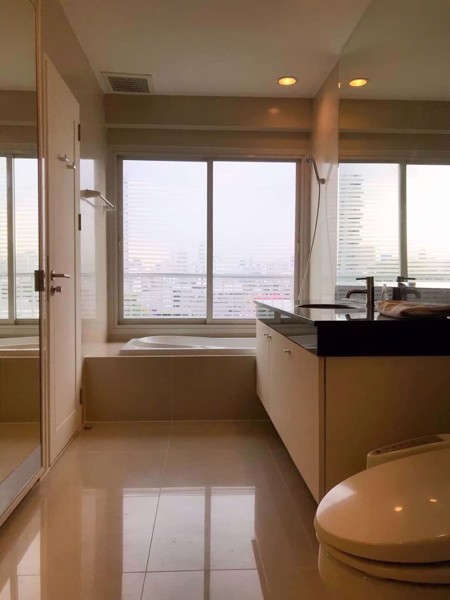 Picture of 2 bed Condo in Noble Ora Khlong Tan Nuea Sub District C017752