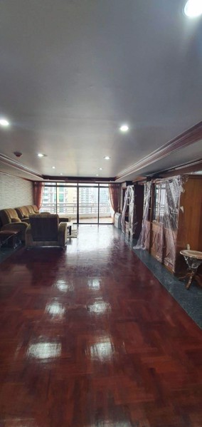 รูปภาพ 4 ห้องนอน Condo ในโครงการ Mahogany Tower Khlongtan Sub District C017835