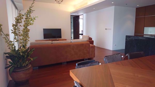 Picture of 2 bed Condo in Hansar Rajdamri Lumphini Sub District C017866