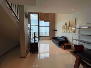 Picture of 1 bed Duplex in The Emporio Place Khlongtan Sub District D016031