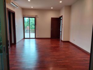 รูปภาพ 4 bed House  Bangkapi Sub District H018184