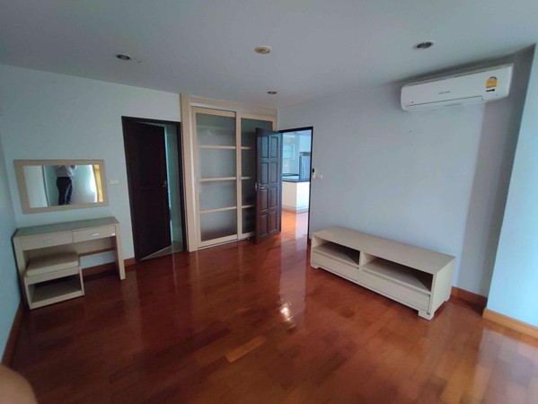 Picture of 3 bed Condo in The Peaks Residence Khlong Toei Nuea Sub District C018222