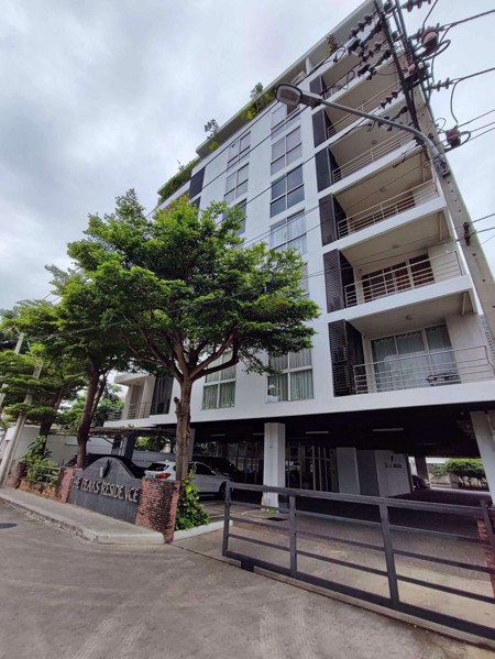 Picture of 3 bed Condo in The Peaks Residence Khlong Toei Nuea Sub District C018222