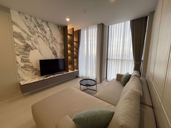 Picture of 2 bed Condo in Noble Ploenchit Lumphini Sub District C018333