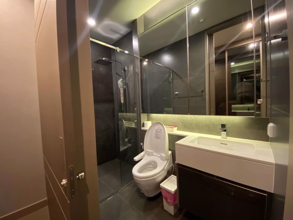 Picture of 1 bed Condo in The Esse at Singha Complex Khlong Toei Nuea Sub District C018389