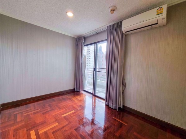 Picture of 3 bed Condo in Richmond Palace Khlong Tan Nuea Sub District C018517