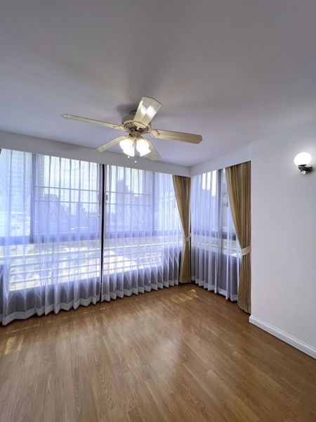 Picture of 3 bed Condo in Acadamia Grand Tower Khlong Tan Nuea Sub District C018529