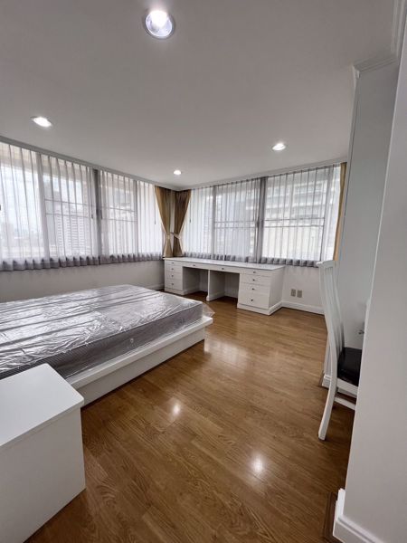 Picture of 3 bed Condo in Acadamia Grand Tower Khlong Tan Nuea Sub District C018529