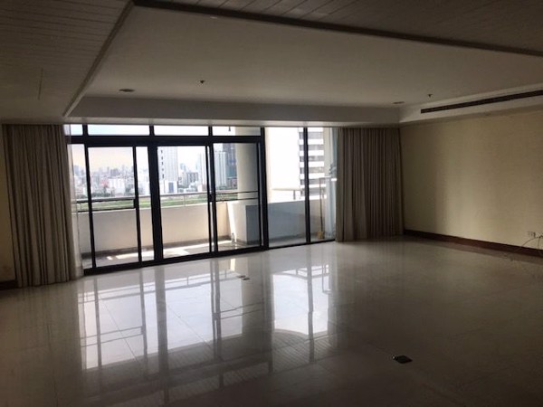 Picture of 3 bed Condo in Kallista Mansion Khlong Toei Nuea Sub District C018543