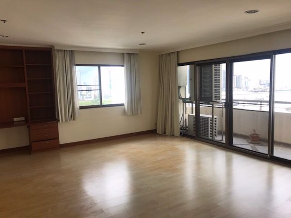 Picture of 3 bed Condo in Kallista Mansion Khlong Toei Nuea Sub District C018543