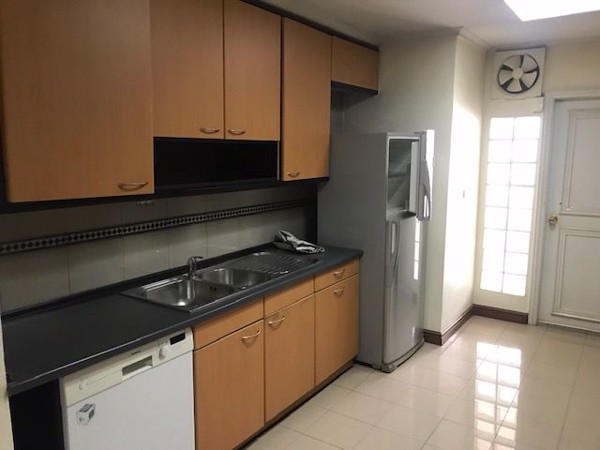 Picture of 3 bed Condo in Kallista Mansion Khlong Toei Nuea Sub District C018543